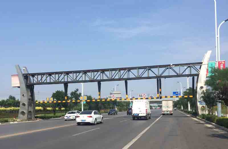 白杨道路限高杆