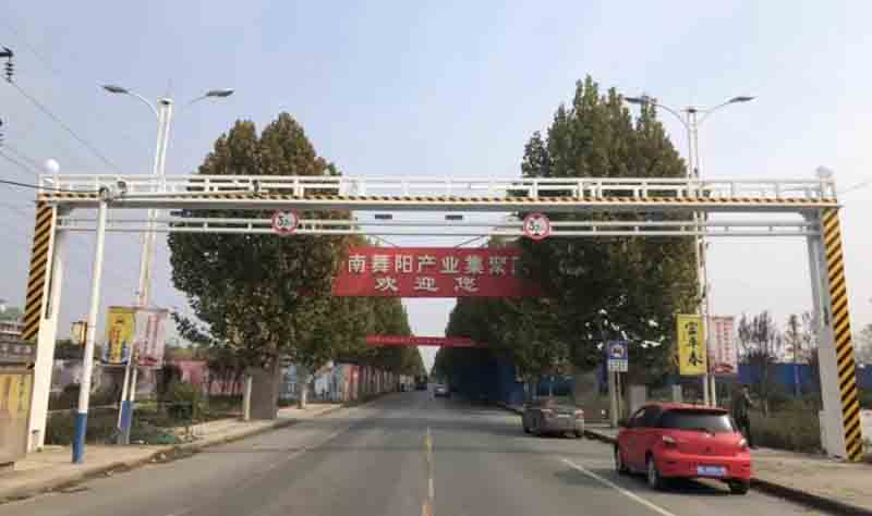 白杨电动液压限高架